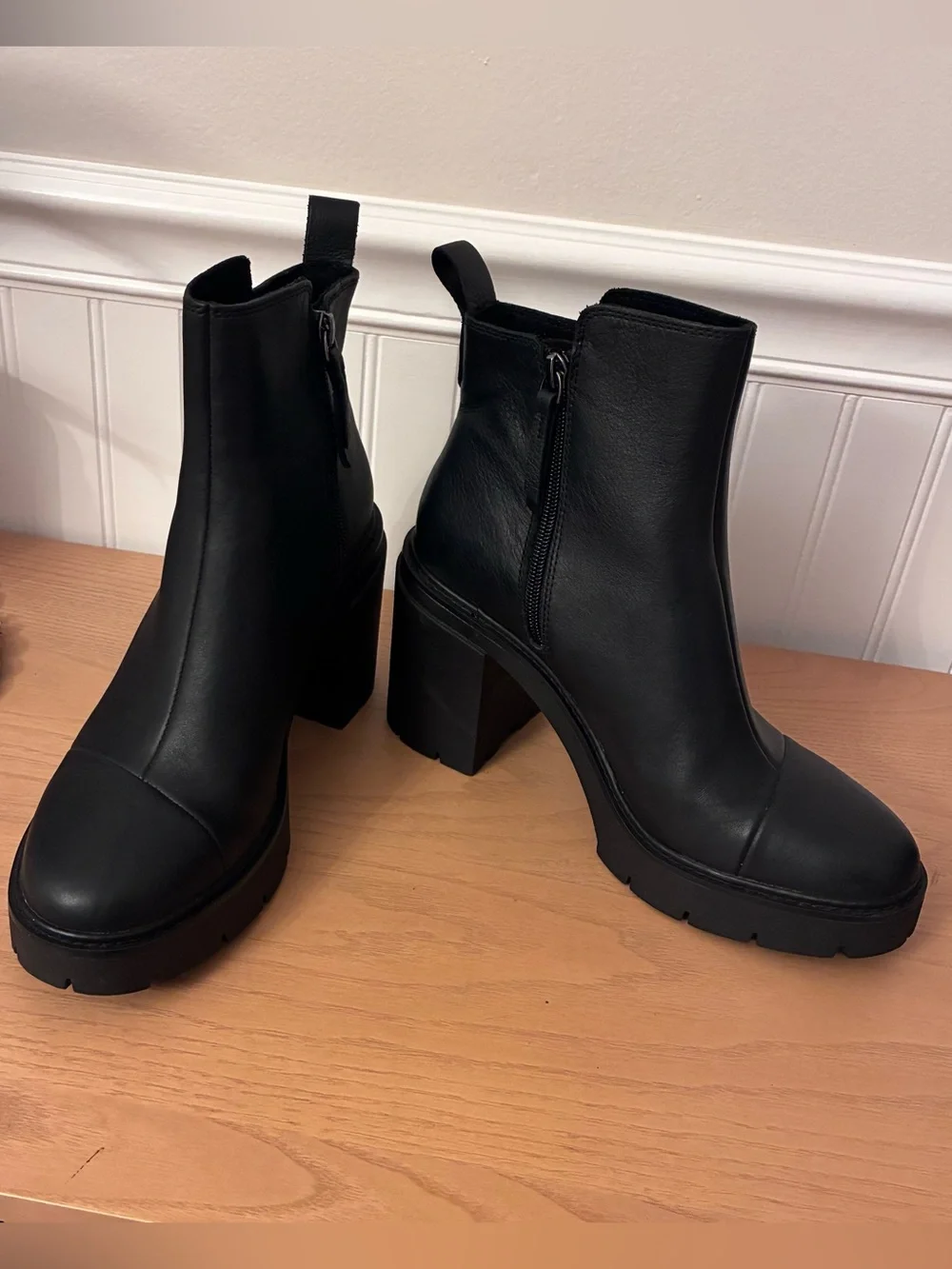 Toms Women's Leather Rya Lug Sole Block Heel Platform Booties Size 9